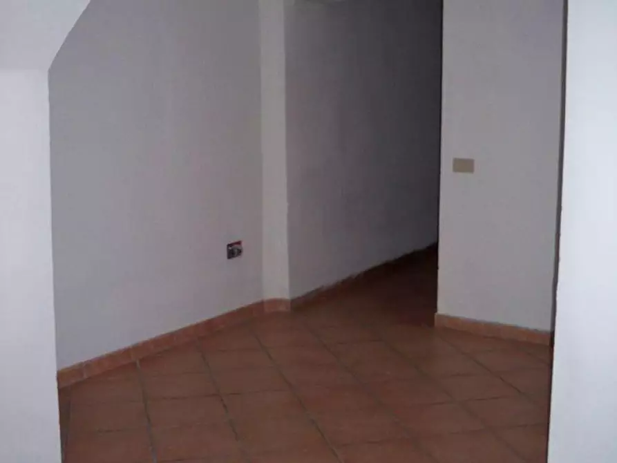 Immagine 9 di Locale commerciale in affitto  a Pisa