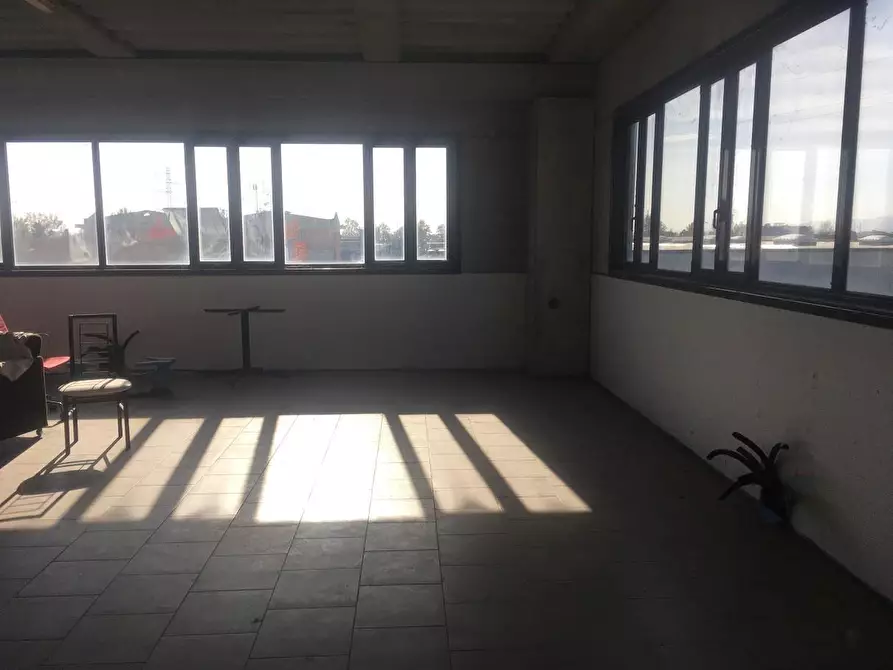 Immagine 3 di Laboratorio in vendita  a Cascina