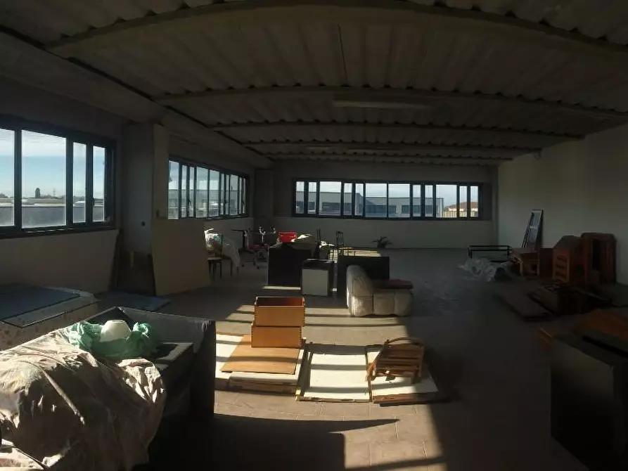 Immagine 4 di Laboratorio in vendita  a Cascina