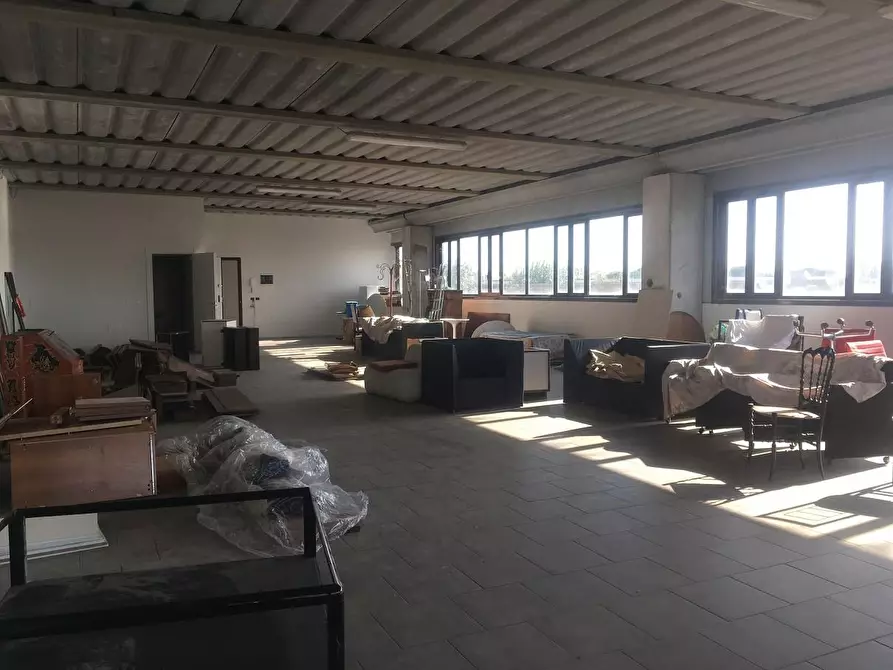 Immagine 2 di Laboratorio in vendita  a Cascina