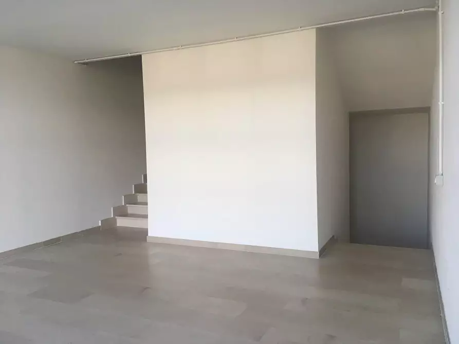 Immagine 11 di Laboratorio in vendita  a Cascina