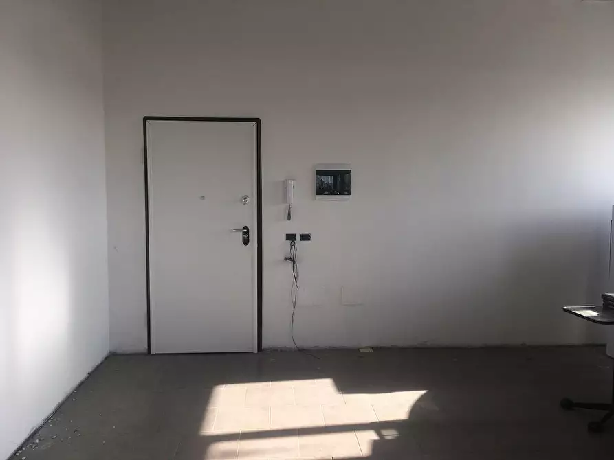 Immagine 6 di Laboratorio in vendita  a Cascina