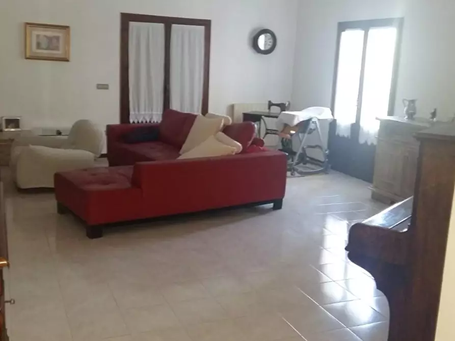 Immagine 9 di Villa in vendita  a Montalcino