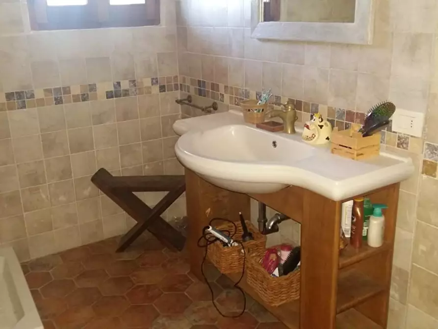 Immagine 15 di Villa in vendita  a Montalcino