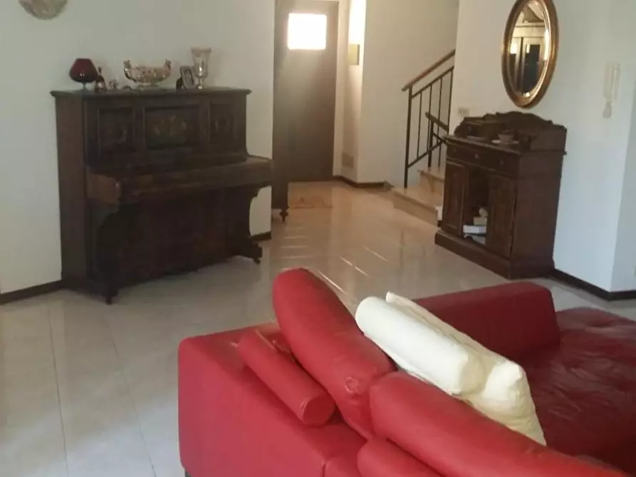 Immagine 11 di Villa in vendita  a Montalcino