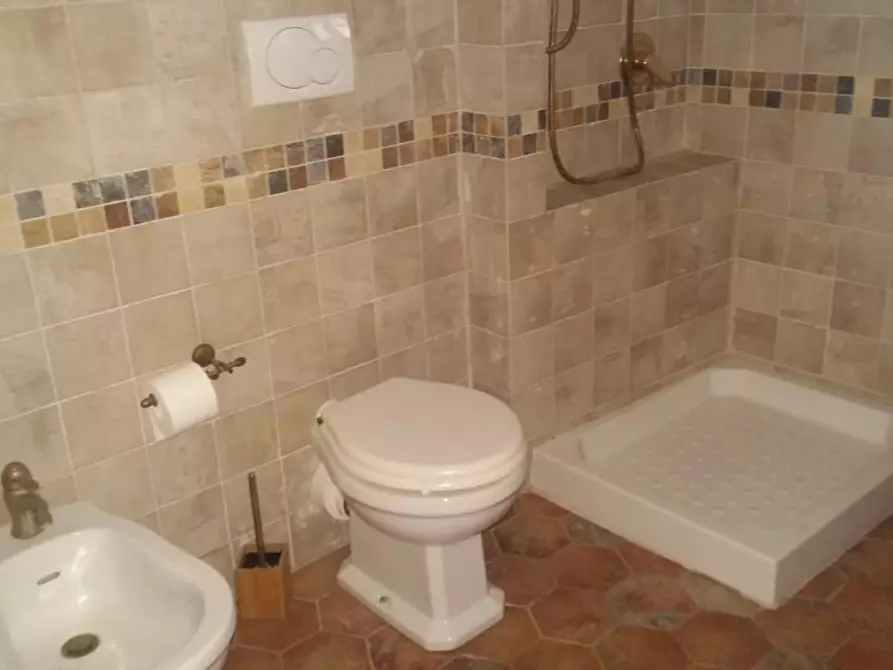 Immagine 14 di Villa in vendita  a Montalcino