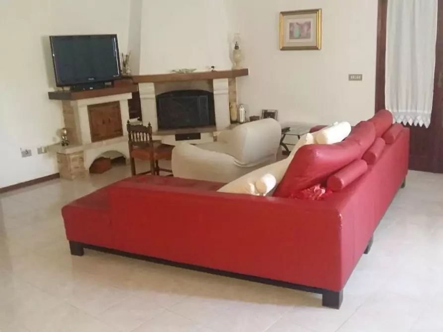 Immagine 13 di Villa in vendita  a Montalcino