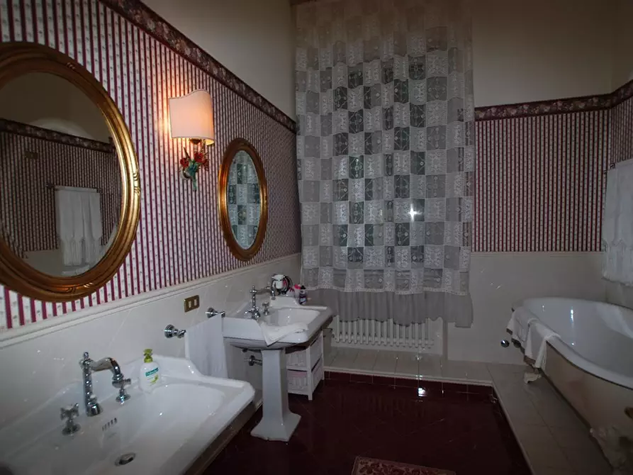 Immagine 31 di Villa in vendita  a Santa Maria A Monte