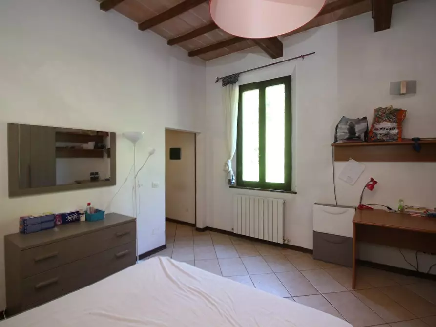 Immagine 10 di Appartamento in vendita  a Siena