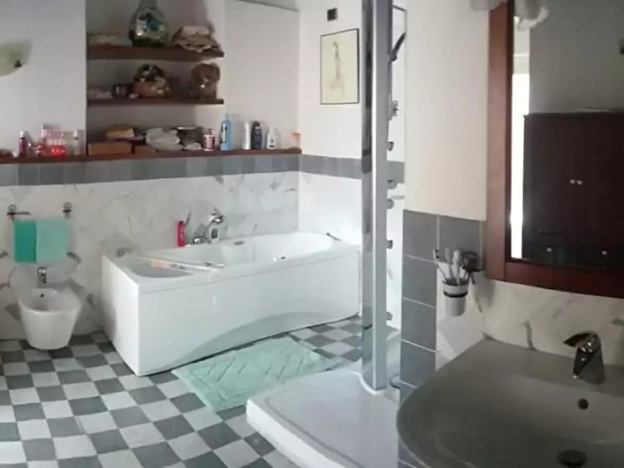 Immagine 7 di Casa semindipendente in vendita  a Carrara