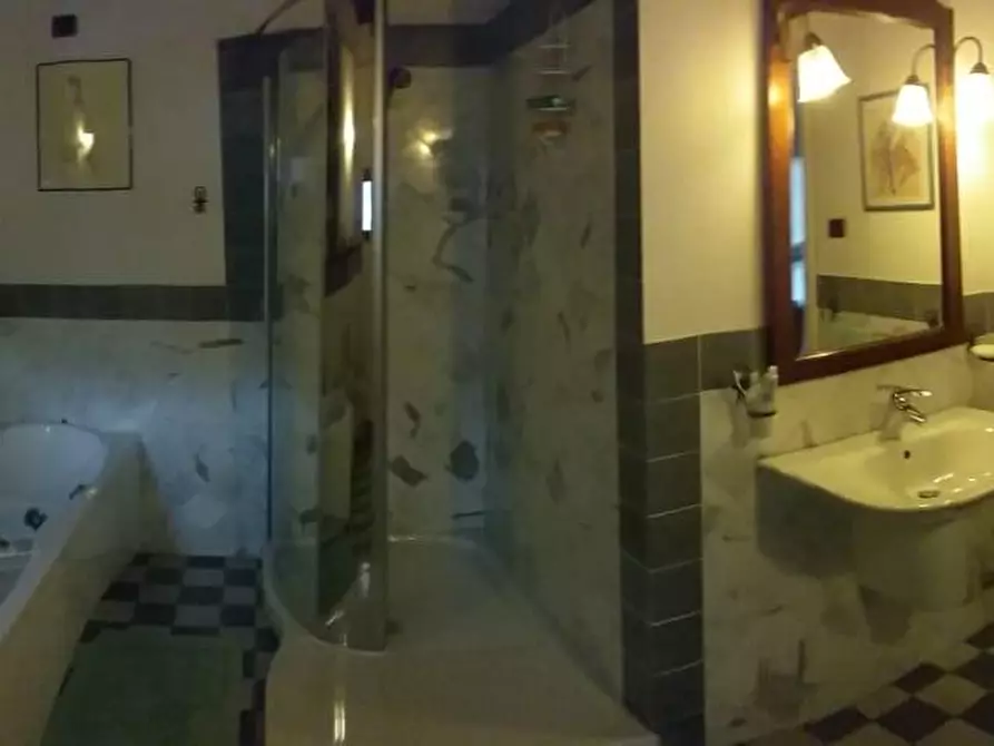 Immagine 10 di Casa semindipendente in vendita  a Carrara