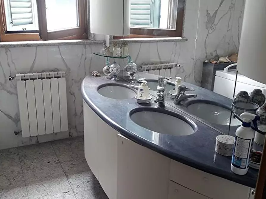 Immagine 29 di Casa semindipendente in vendita  a Carrara