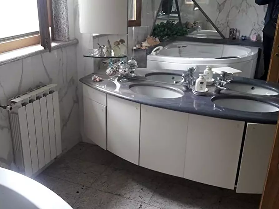 Immagine 32 di Casa semindipendente in vendita  a Carrara