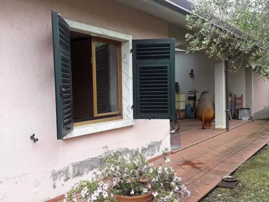 Immagine 5 di Casa semindipendente in vendita  a Carrara