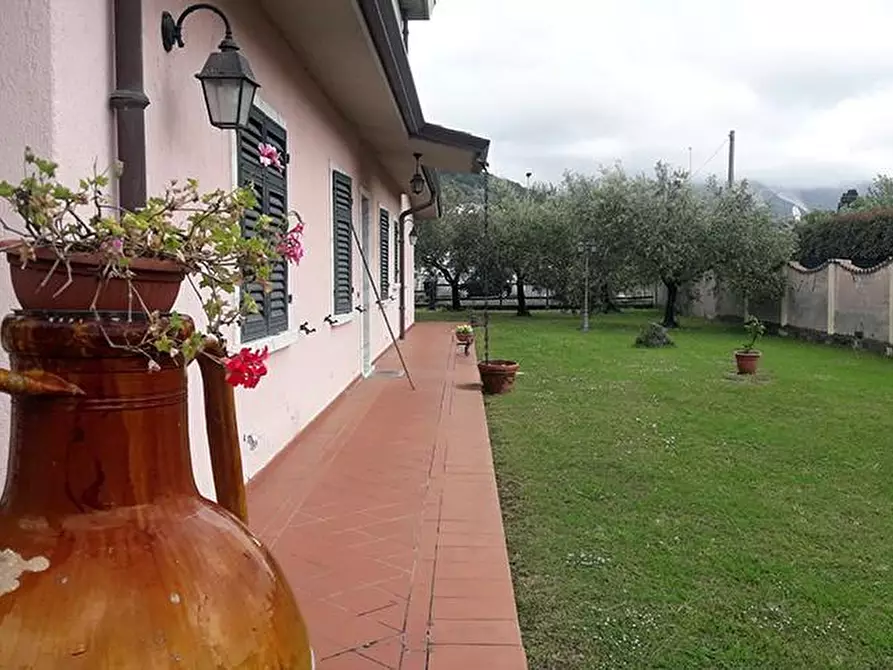 Immagine 1 di Casa semindipendente in vendita  a Carrara