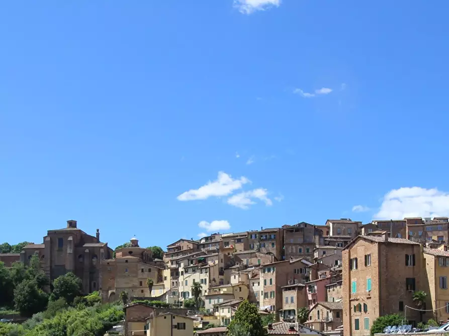 Immagine 12 di Appartamento in vendita  a Siena