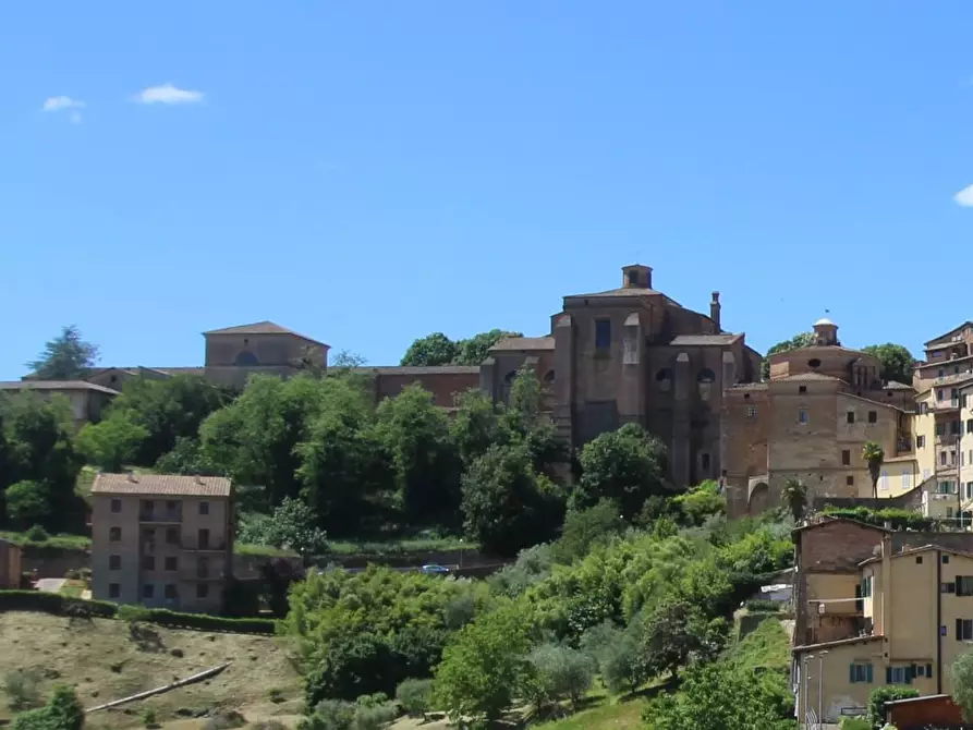 Immagine 13 di Appartamento in vendita  a Siena