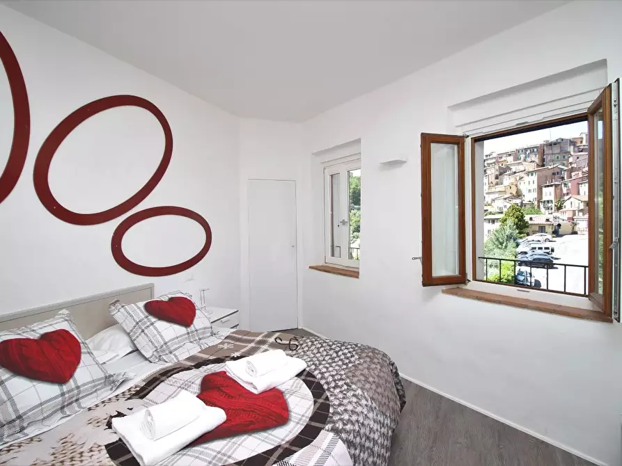 Immagine 2 di Appartamento in vendita  a Siena