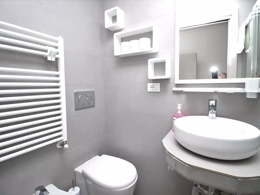 Immagine 14 di Appartamento in vendita  a Siena