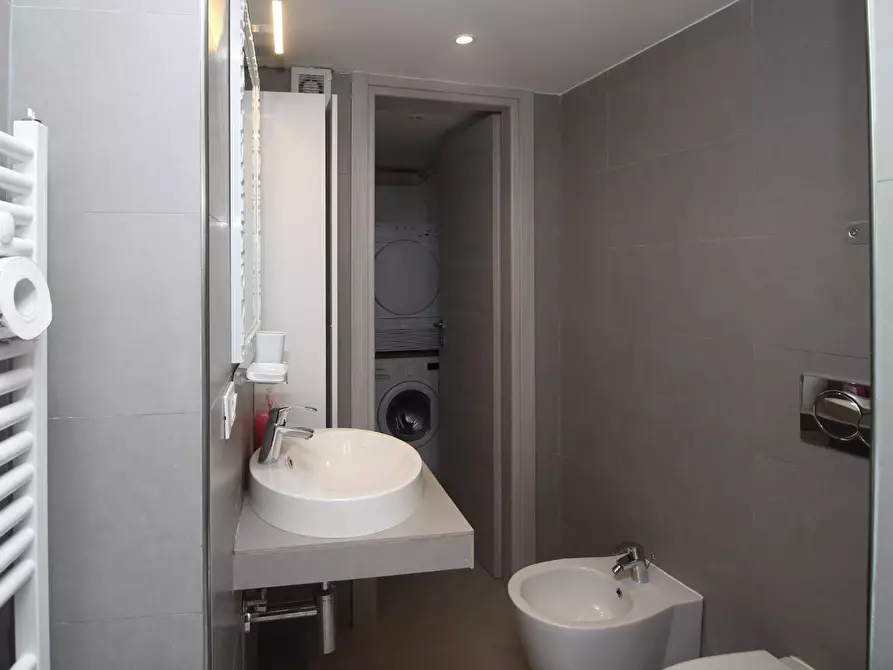 Immagine 15 di Appartamento in vendita  a Siena