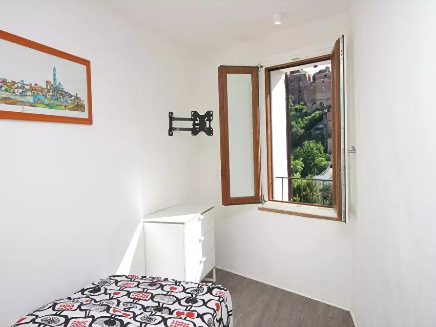 Immagine 16 di Appartamento in vendita  a Siena