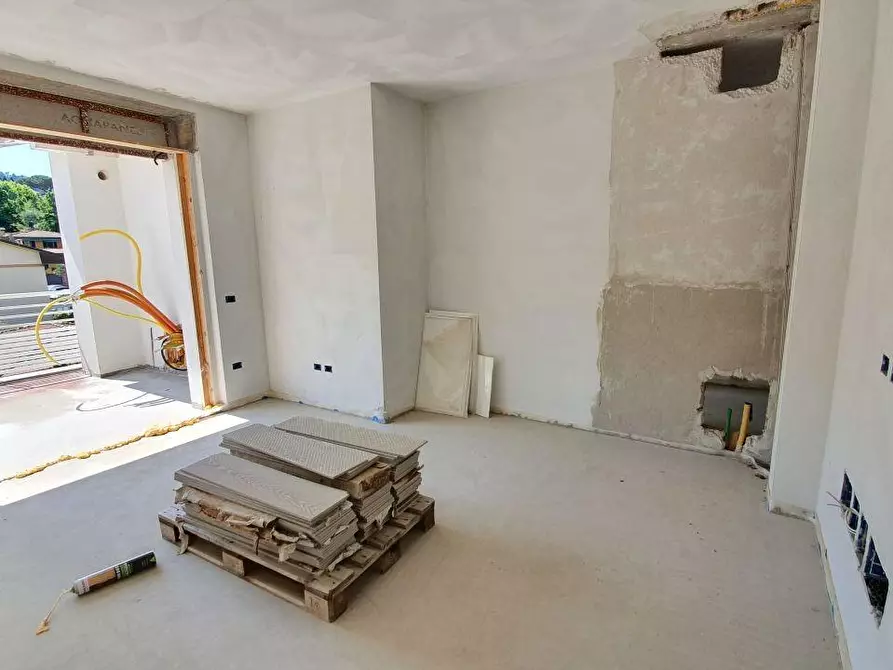 Immagine 14 di Mansarda in vendita  a Massa