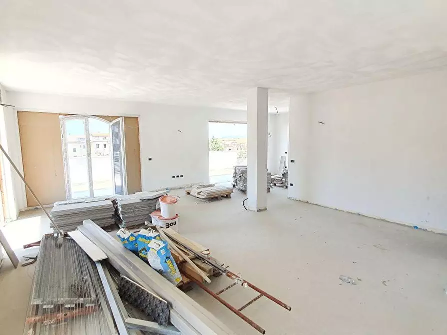 Immagine 9 di Mansarda in vendita  a Massa