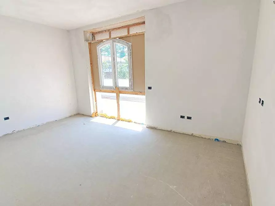 Immagine 17 di Mansarda in vendita  a Massa