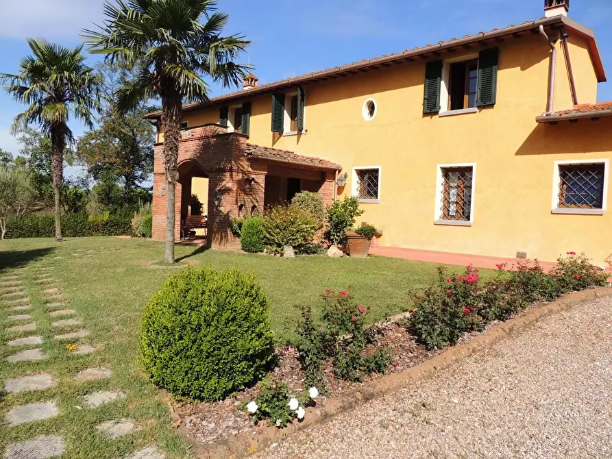 Immagine 2 di Villa in vendita  a Fucecchio