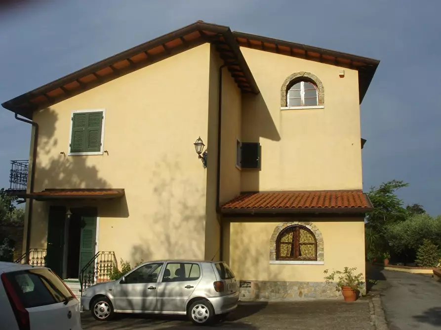 Immagine 15 di Villa in vendita  a Ortonovo