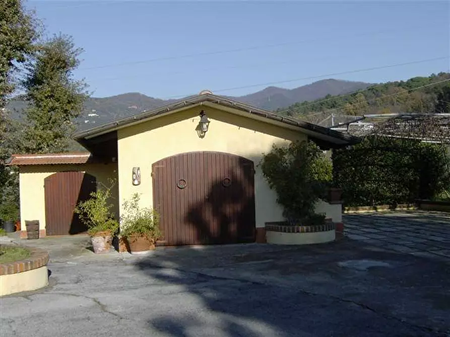 Immagine 6 di Villa in vendita  a Ortonovo