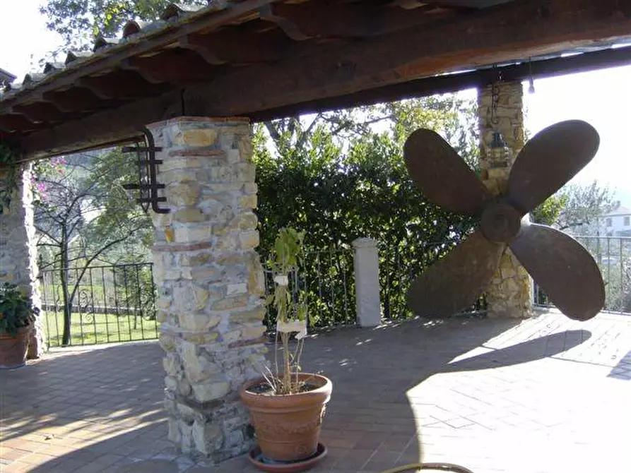 Immagine 4 di Villa in vendita  a Ortonovo