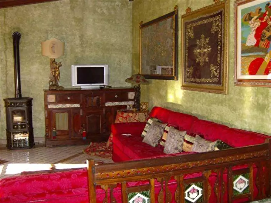 Immagine 12 di Villa in vendita  a Ortonovo