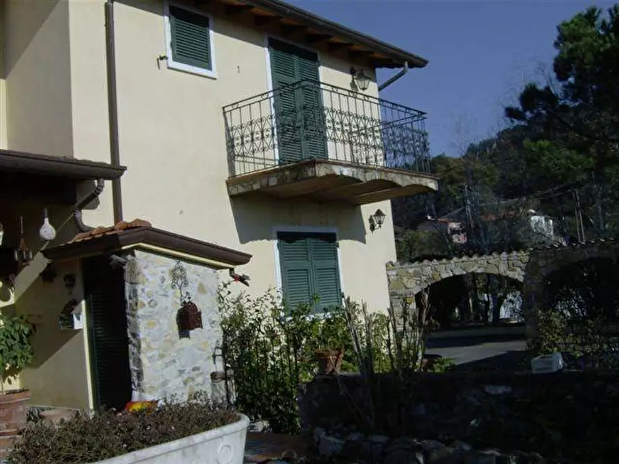 Immagine 5 di Villa in vendita  a Ortonovo