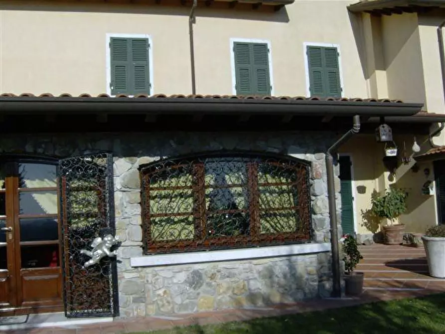 Immagine 17 di Villa in vendita  a Ortonovo