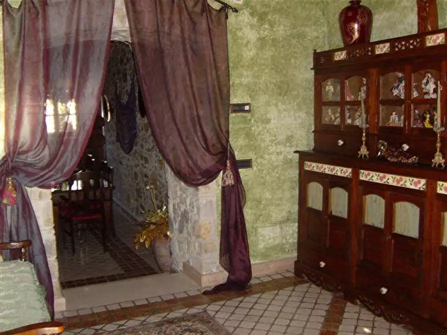 Immagine 7 di Villa in vendita  a Ortonovo