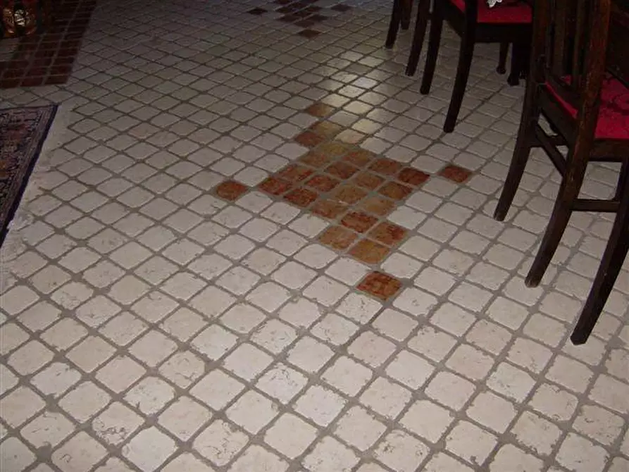 Immagine 8 di Villa in vendita  a Ortonovo