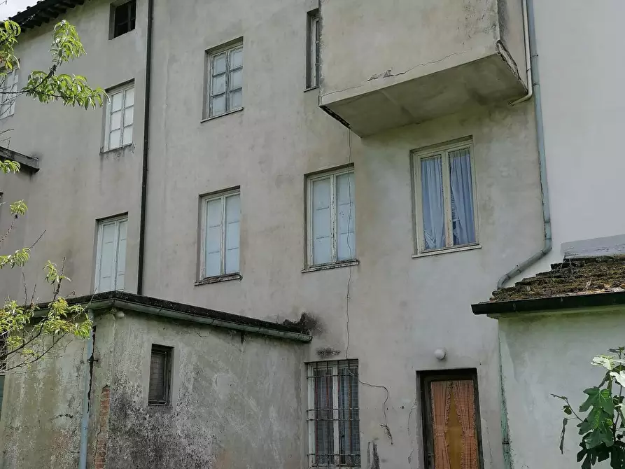 Immagine 1 di Terreno residenziale in vendita  a Lucca