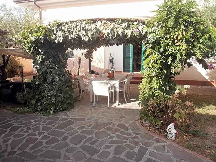 Immagine 23 di Casa bifamiliare in vendita  a Carrara