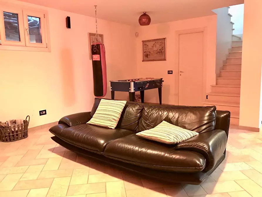 Immagine 29 di Villetta a schiera in vendita  a Massa