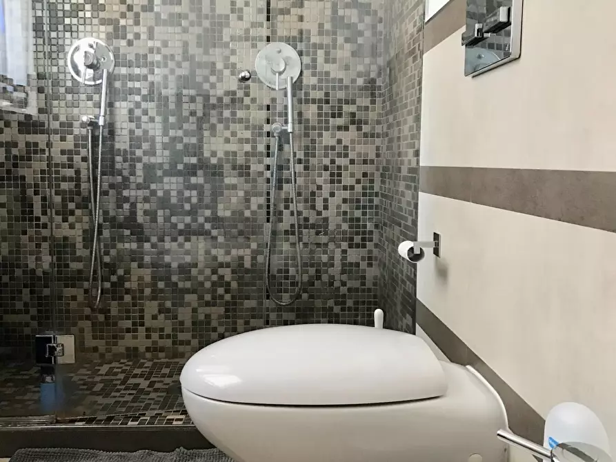 Immagine 17 di Villetta a schiera in vendita  a Massa