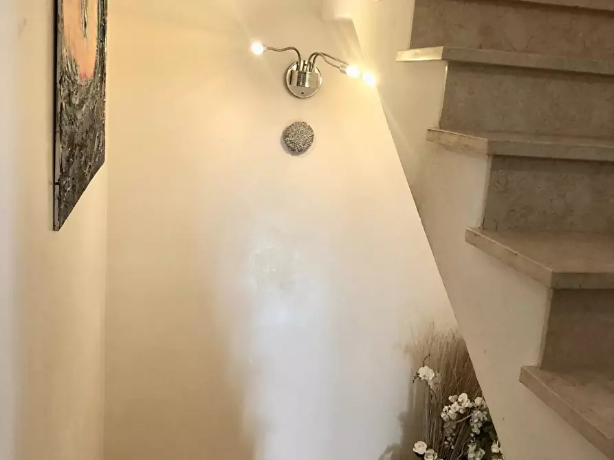 Immagine 18 di Villetta a schiera in vendita  a Massa