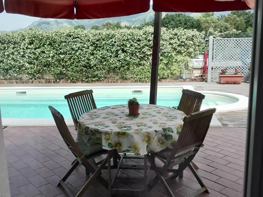 Immagine 2 di Villetta a schiera in vendita  a Massa