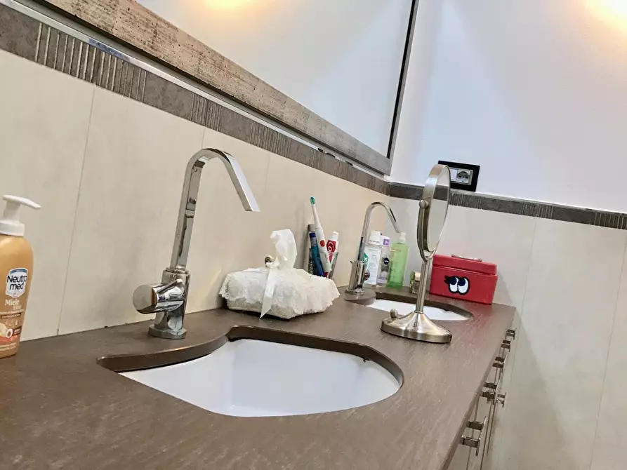 Immagine 23 di Villetta a schiera in vendita  a Massa