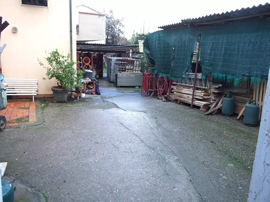 Immagine 2 di Casa indipendente in vendita  a Santa Maria A Monte