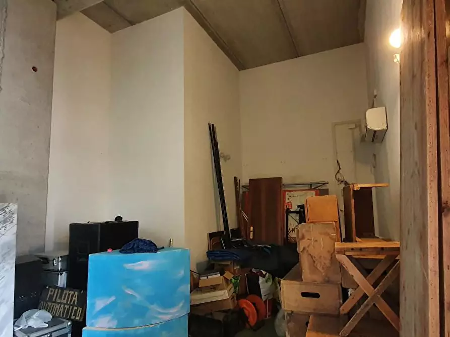 Immagine 37 di Attività commerciale in affitto  a Pisa