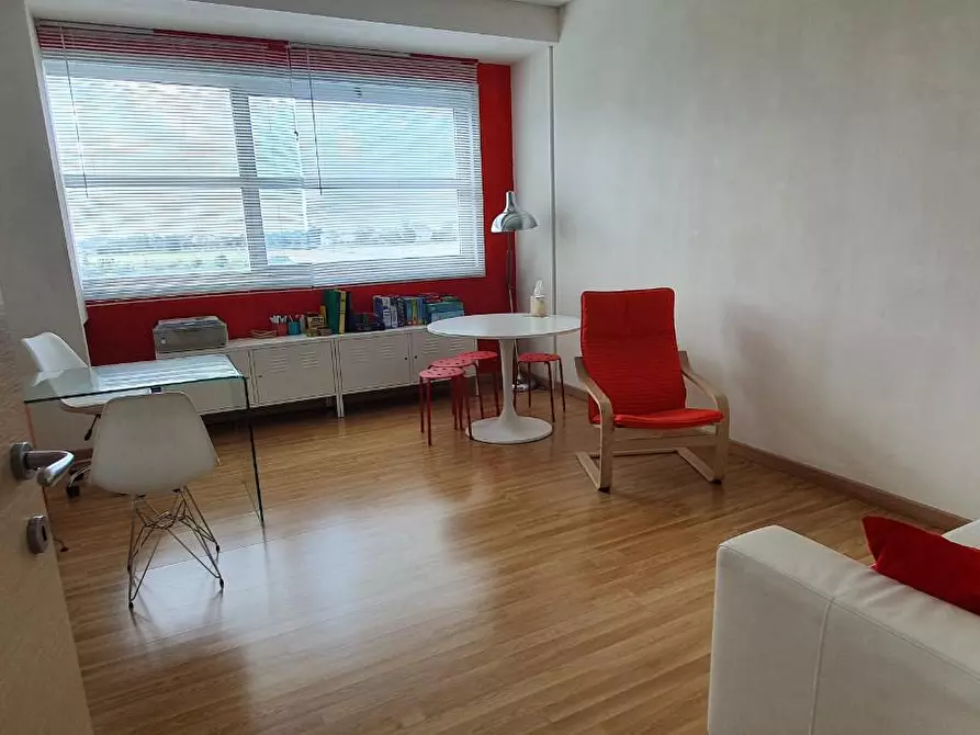 Immagine 9 di Attività commerciale in affitto  a Pisa