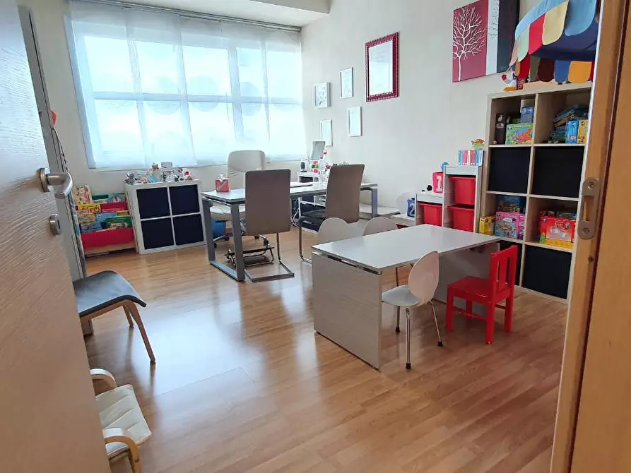 Immagine 1 di Attività commerciale in affitto  a Pisa