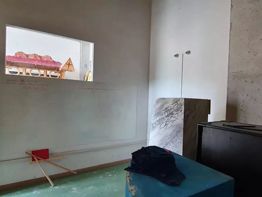 Immagine 38 di Attività commerciale in affitto  a Pisa