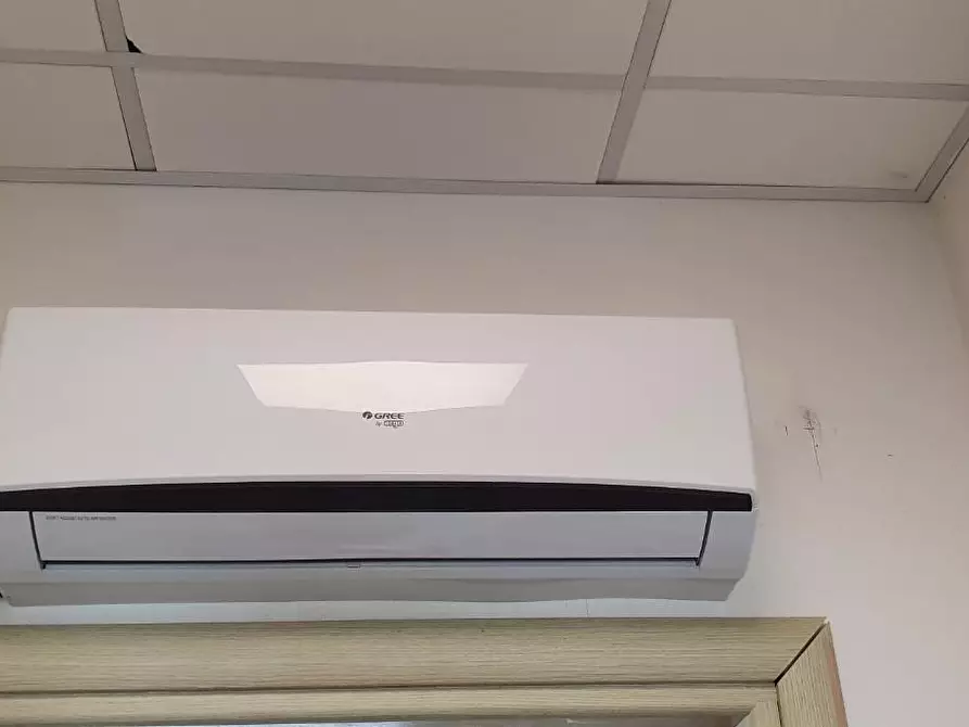 Immagine 28 di Attività commerciale in affitto  a Pisa